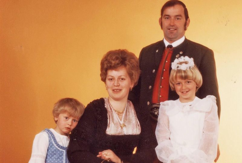 Tanja Kößner mit Schwester Renate und Eltern
