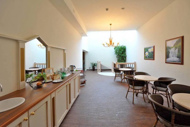Sitzbereich im Hallenbad